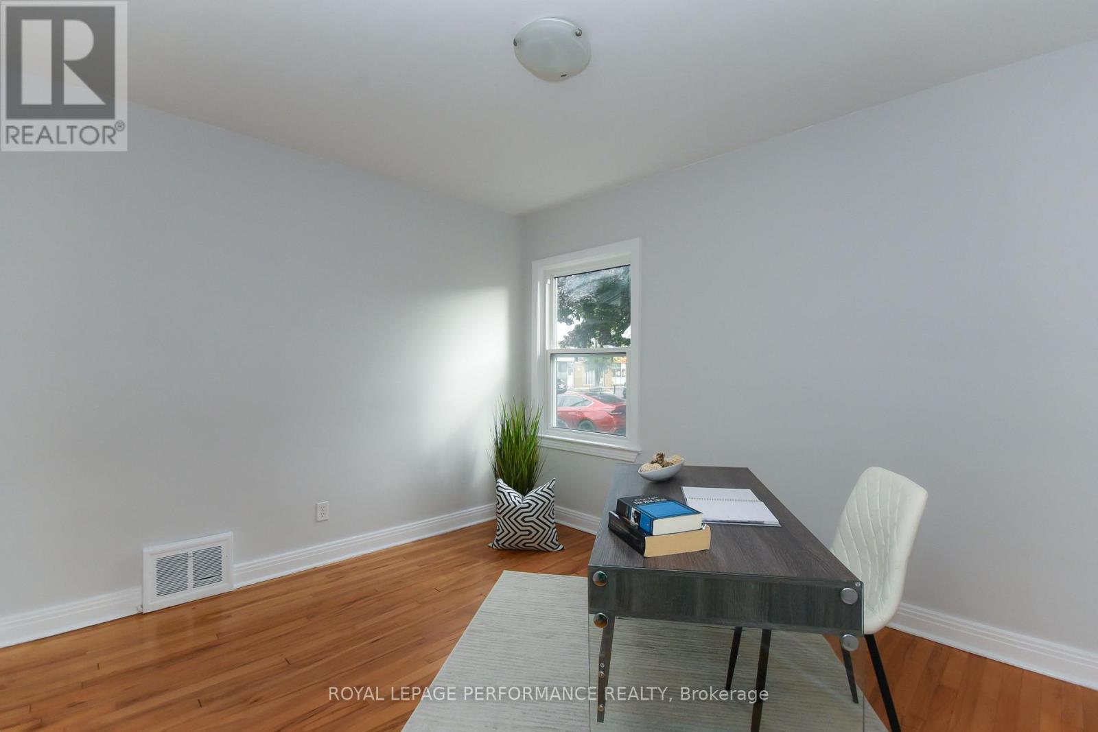 












274 QUEEN MARY STREET

,
Ottawa,




Ontario
K1K1X2

