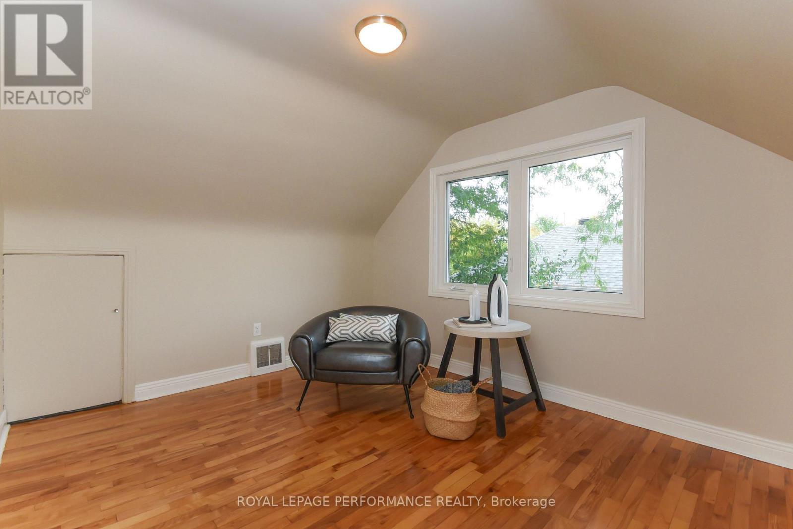 












274 QUEEN MARY STREET

,
Ottawa,




Ontario
K1K1X2

