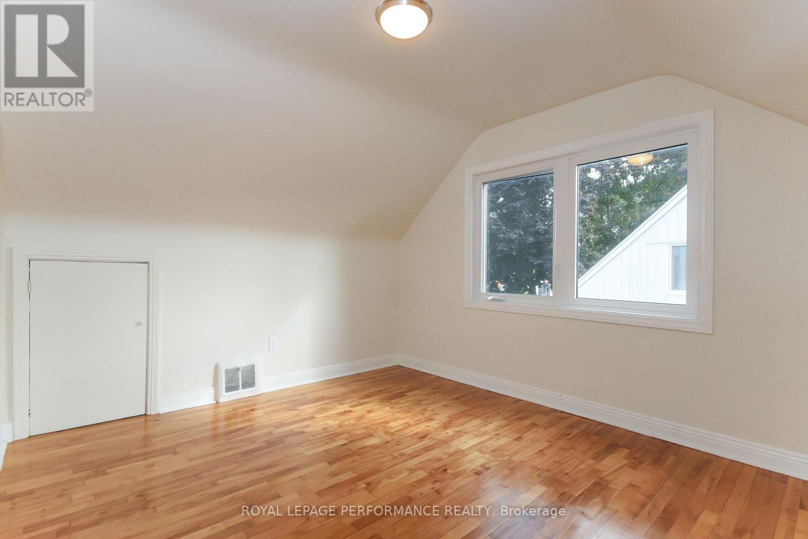 












274 QUEEN MARY STREET

,
Ottawa,




Ontario
K1K1X2

