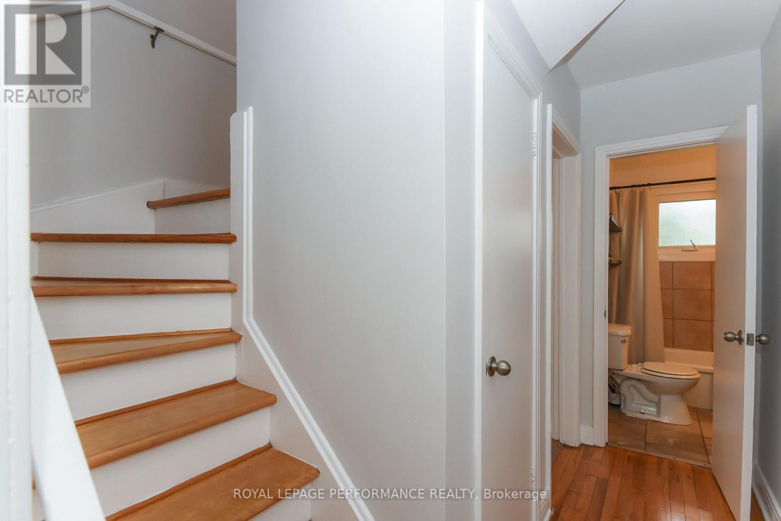 












274 QUEEN MARY STREET

,
Ottawa,




Ontario
K1K1X2

