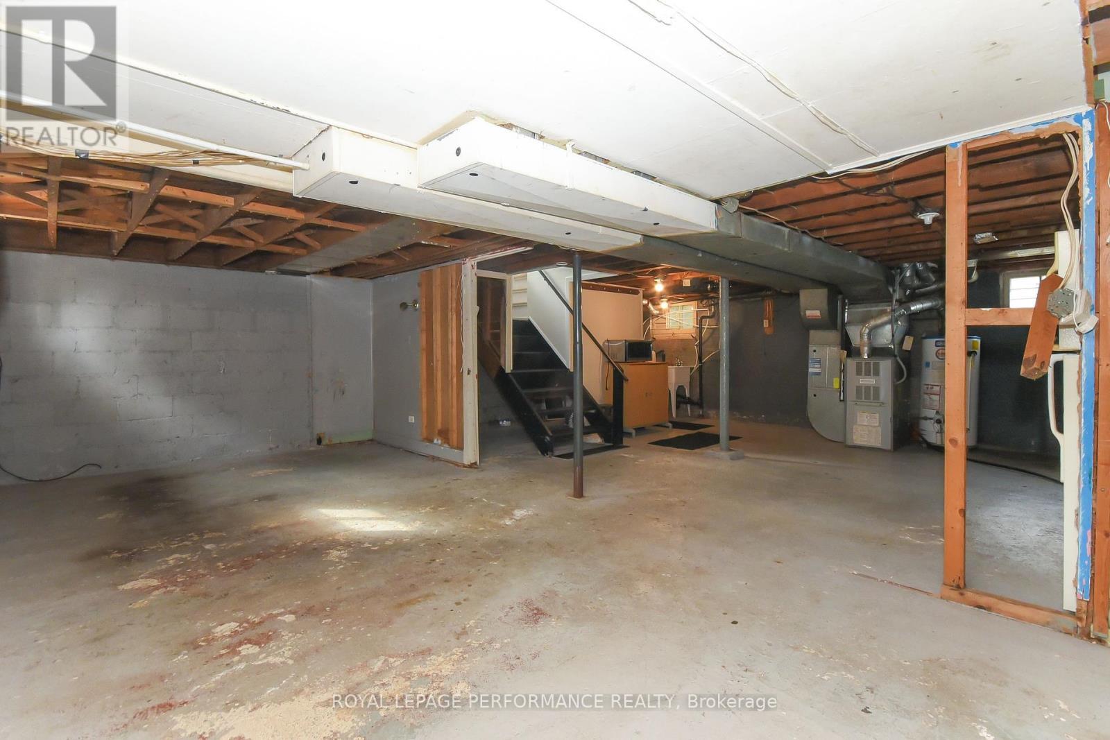 












274 QUEEN MARY STREET

,
Ottawa,




Ontario
K1K1X2

