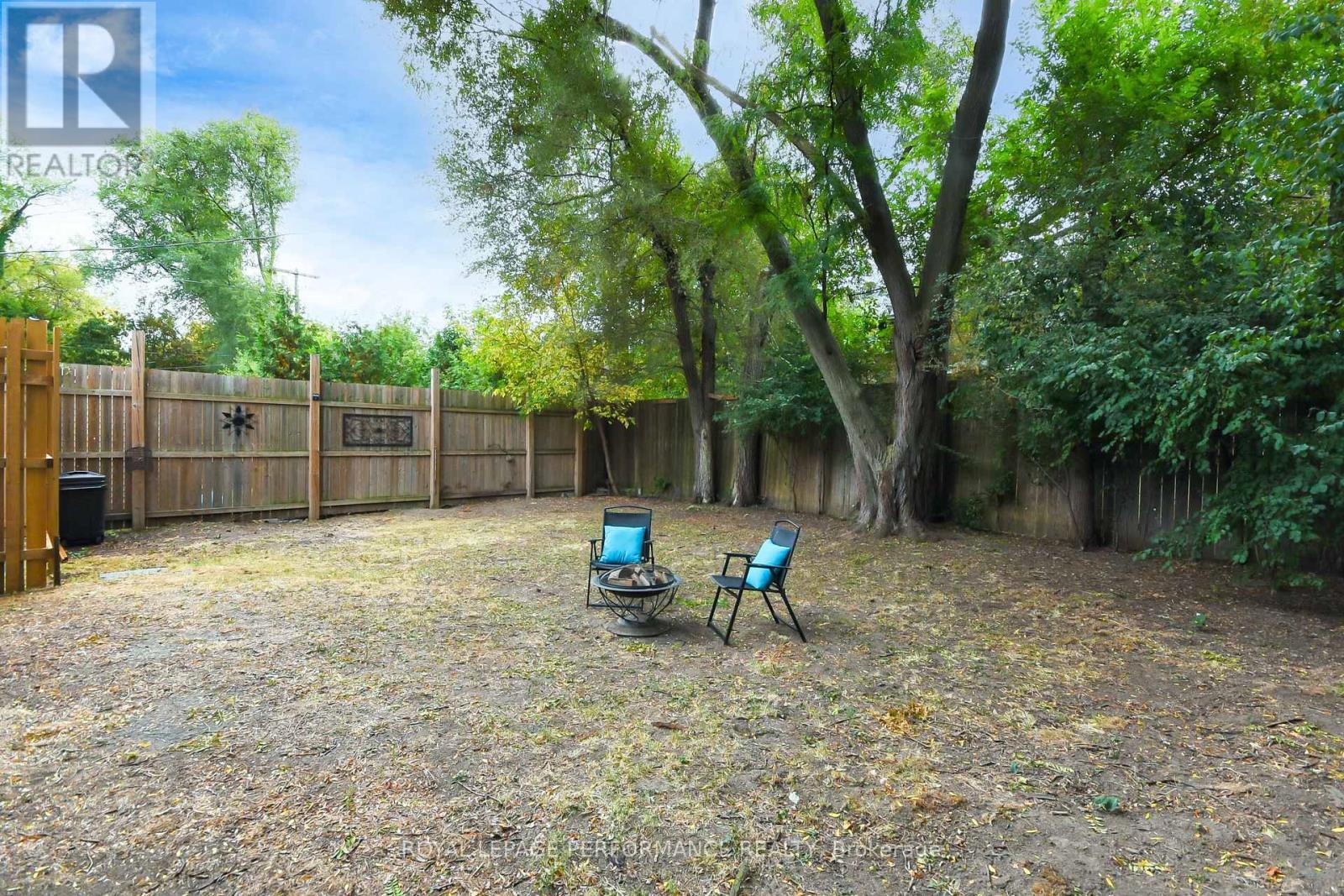 












274 QUEEN MARY STREET

,
Ottawa,




Ontario
K1K1X2

