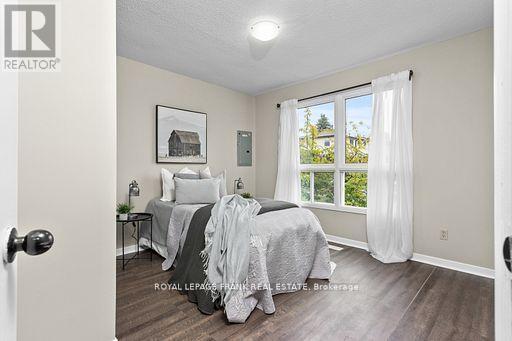 












929 SOUTHDOWN DRIVE

,
Oshawa (Donevan),




Ontario
L1H7Z5

