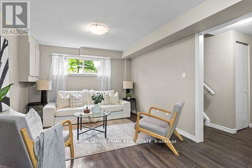 












929 SOUTHDOWN DRIVE

,
Oshawa (Donevan),




Ontario
L1H7Z5

