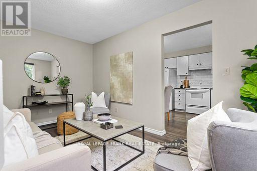 












929 SOUTHDOWN DRIVE

,
Oshawa (Donevan),




Ontario
L1H7Z5

