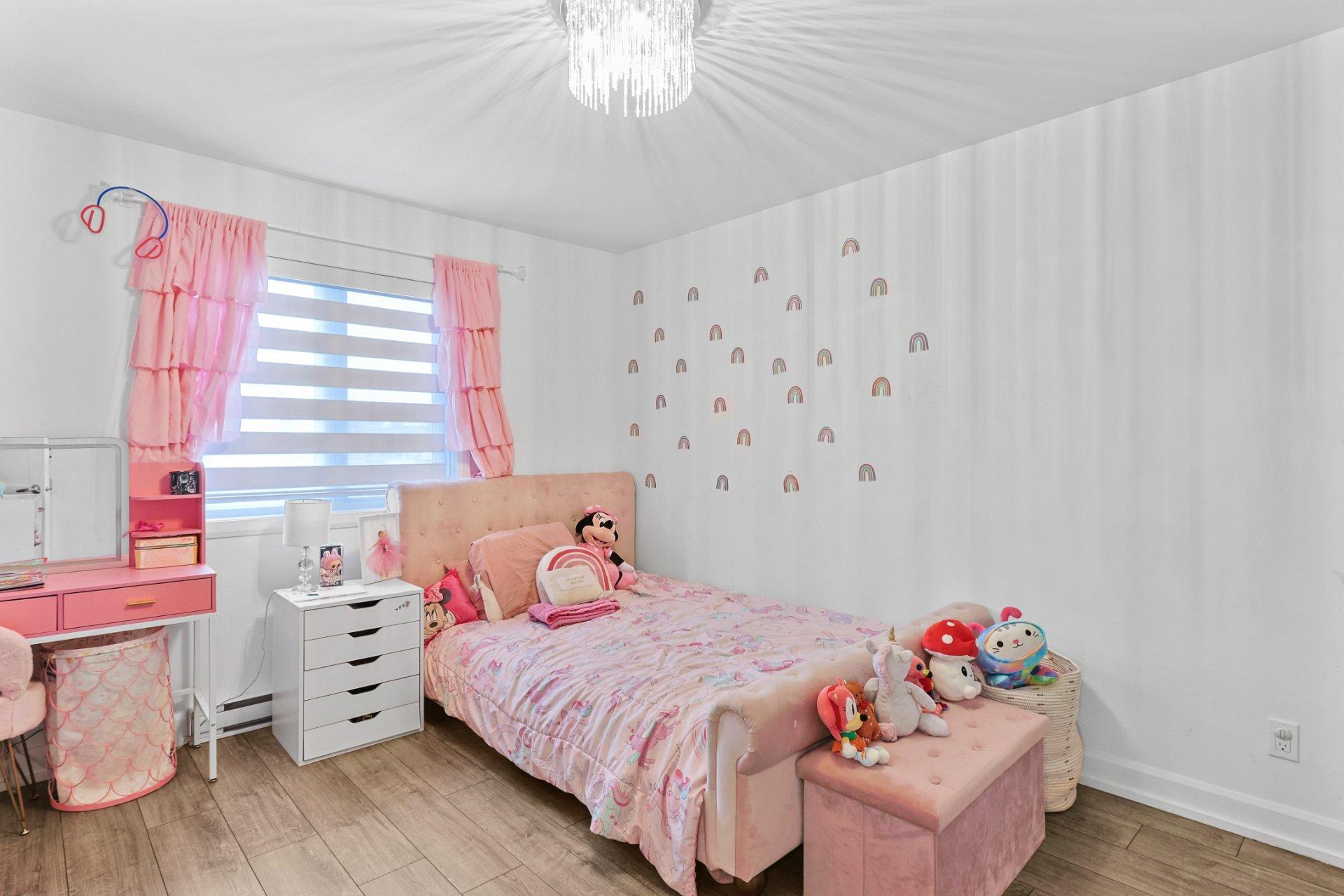 









73


Av. des Tilleuls

,
Salaberry-de-Valleyfield,




QC
J6T0P3

