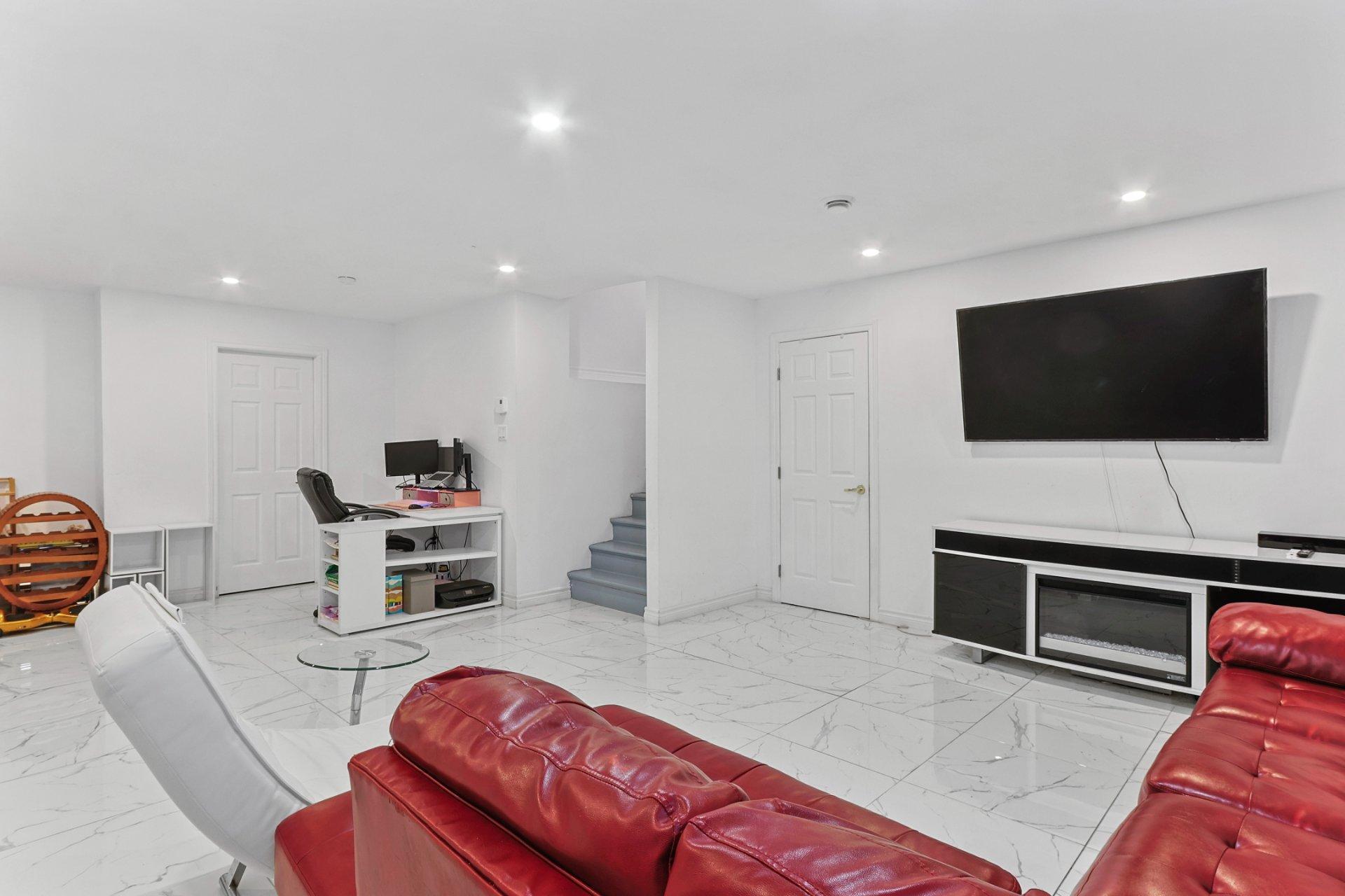 









73


Av. des Tilleuls

,
Salaberry-de-Valleyfield,




QC
J6T0P3

