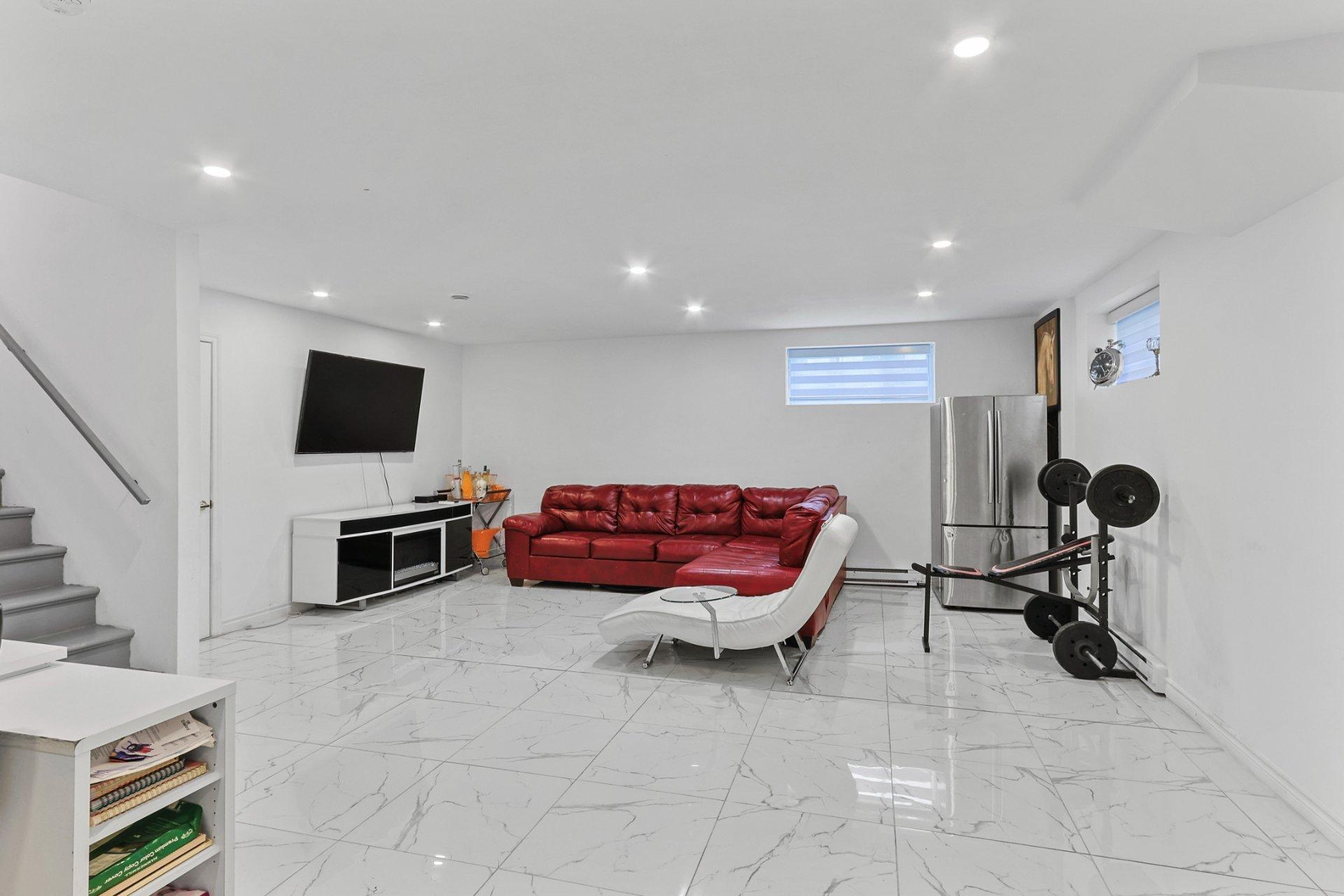 









73


Av. des Tilleuls

,
Salaberry-de-Valleyfield,




QC
J6T0P3

