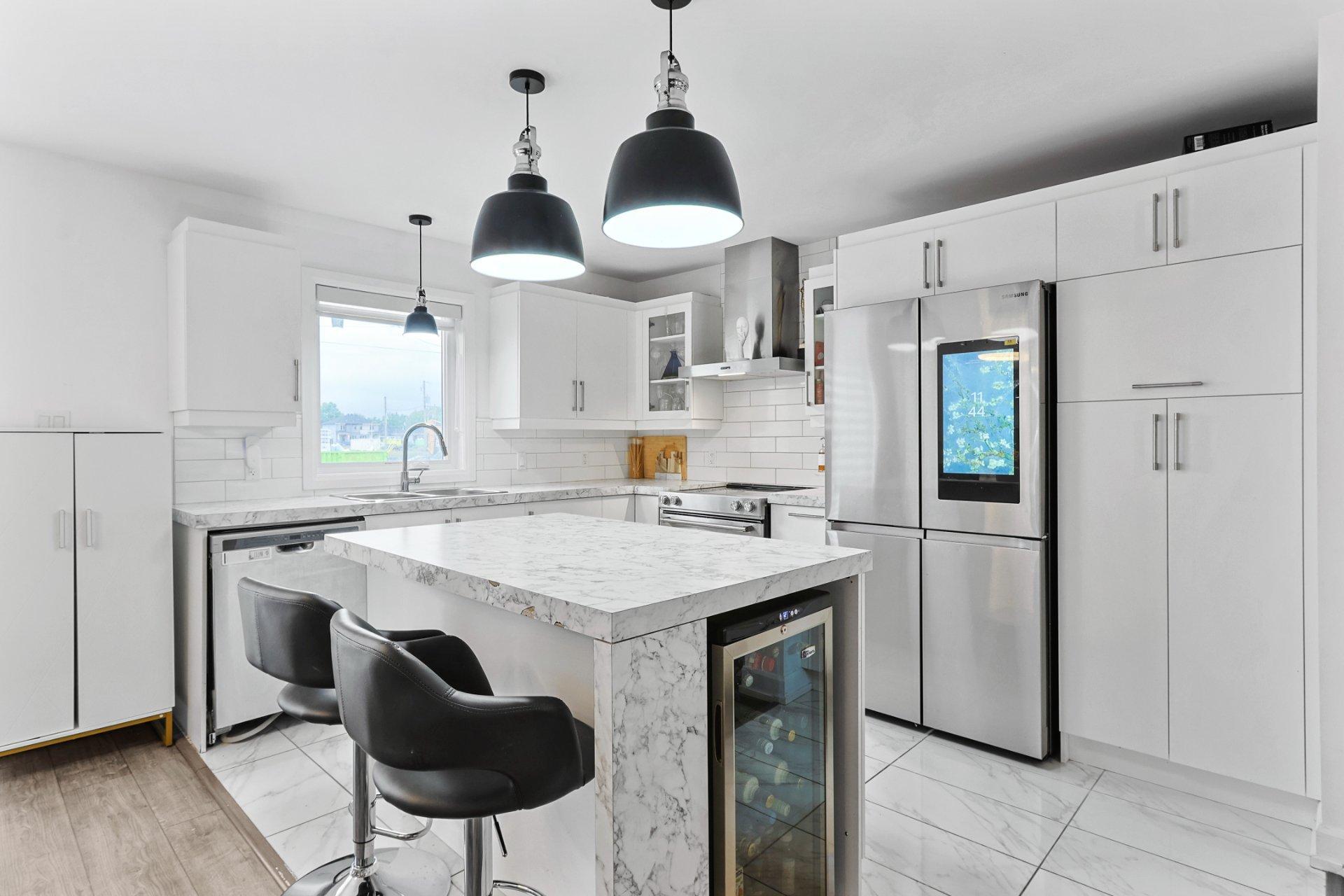 









73


Av. des Tilleuls

,
Salaberry-de-Valleyfield,




QC
J6T0P3

