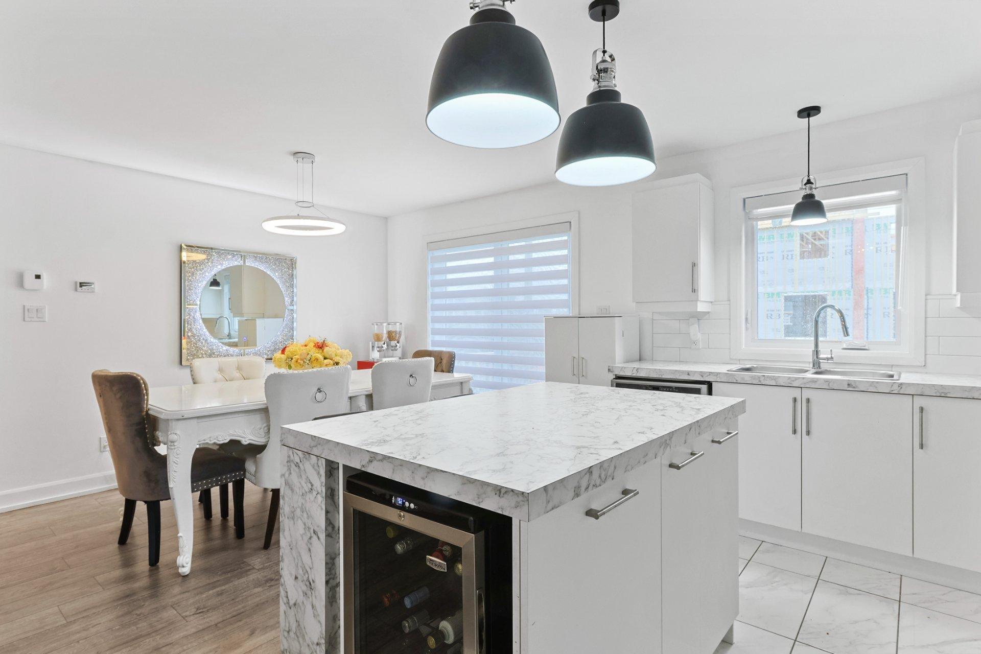 









73


Av. des Tilleuls

,
Salaberry-de-Valleyfield,




QC
J6T0P3

