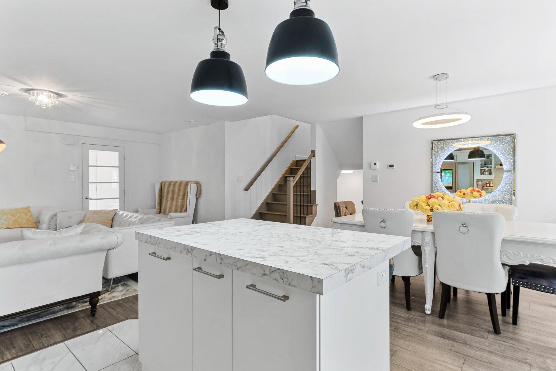 









73


Av. des Tilleuls

,
Salaberry-de-Valleyfield,




QC
J6T0P3

