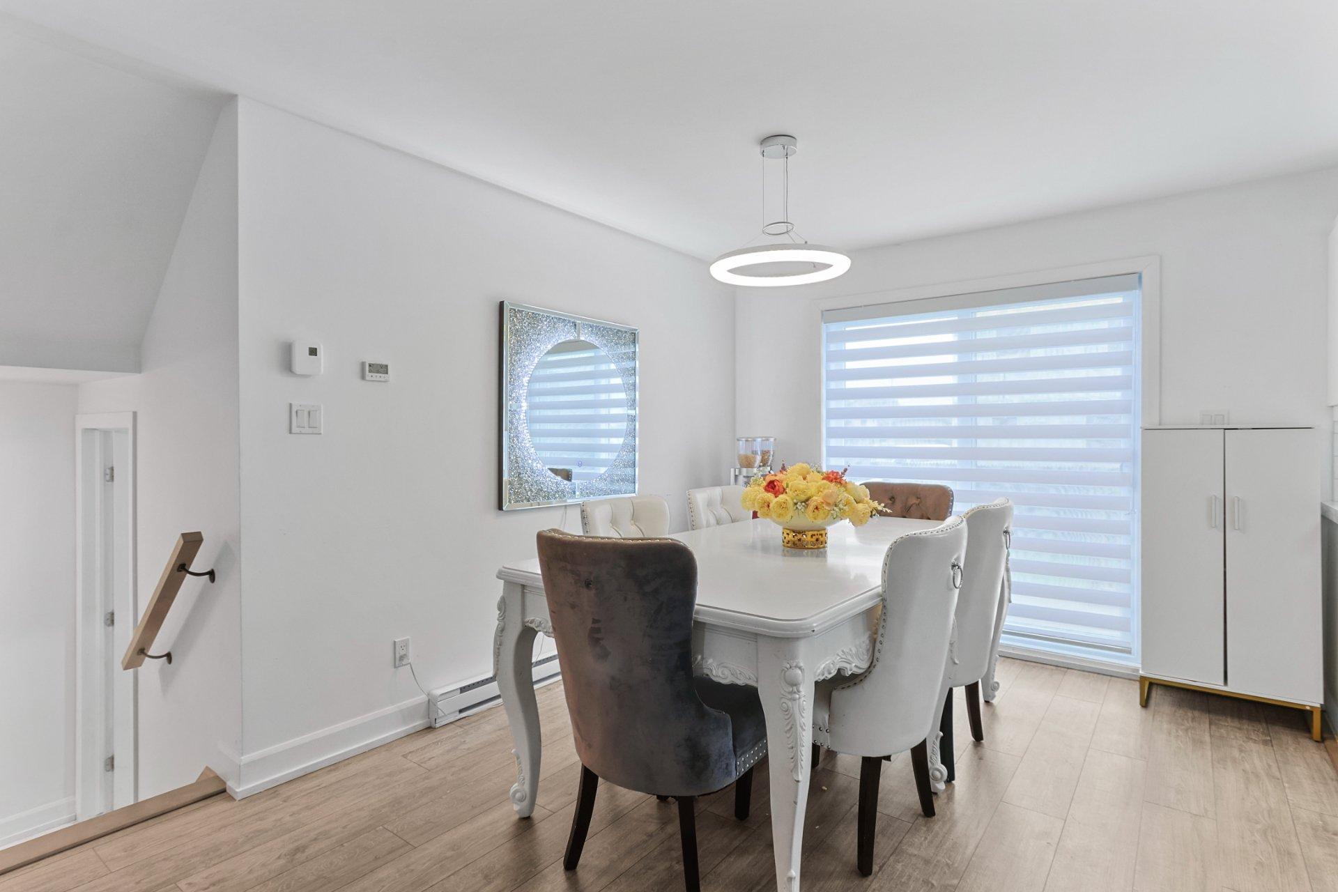 









73


Av. des Tilleuls

,
Salaberry-de-Valleyfield,




QC
J6T0P3

