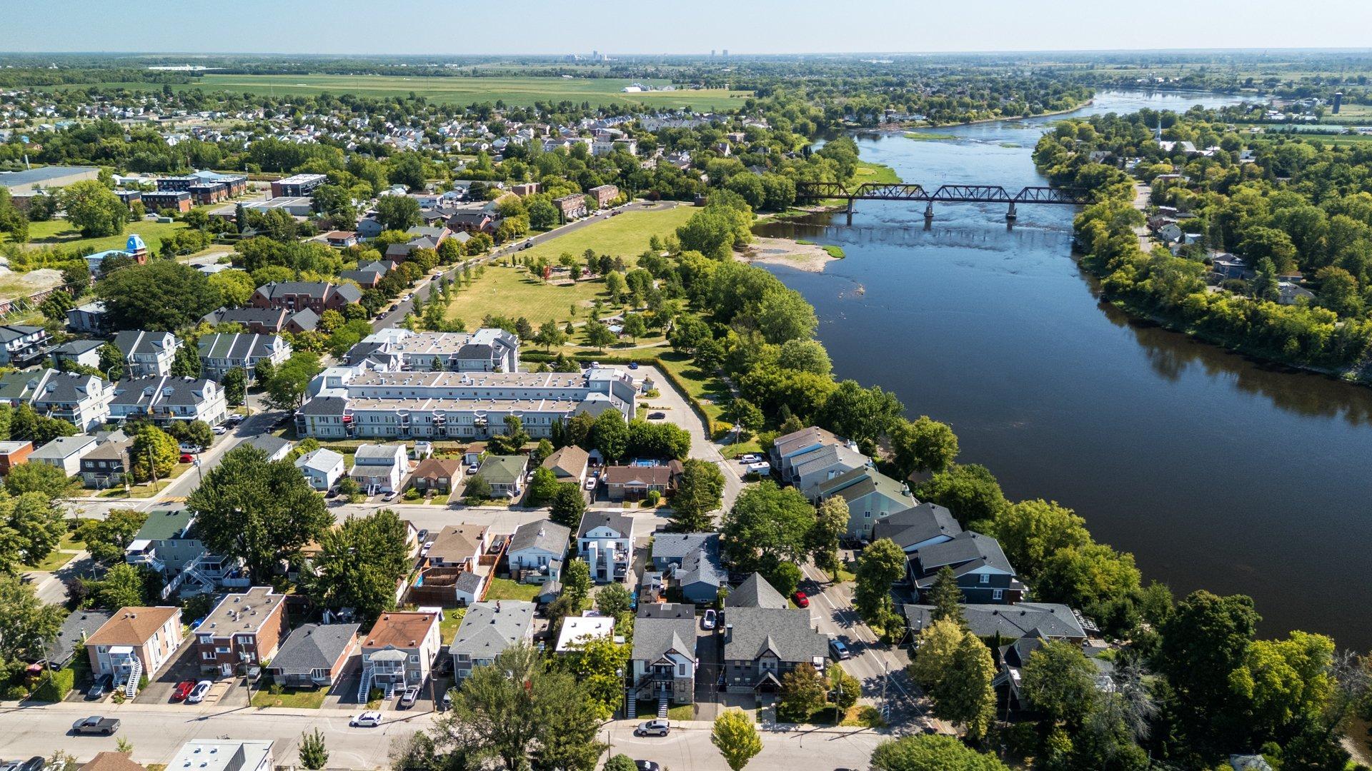 









101


Rue Chartrand

, 201,
Terrebonne (Terrebonne),




QC
J6W2L2

