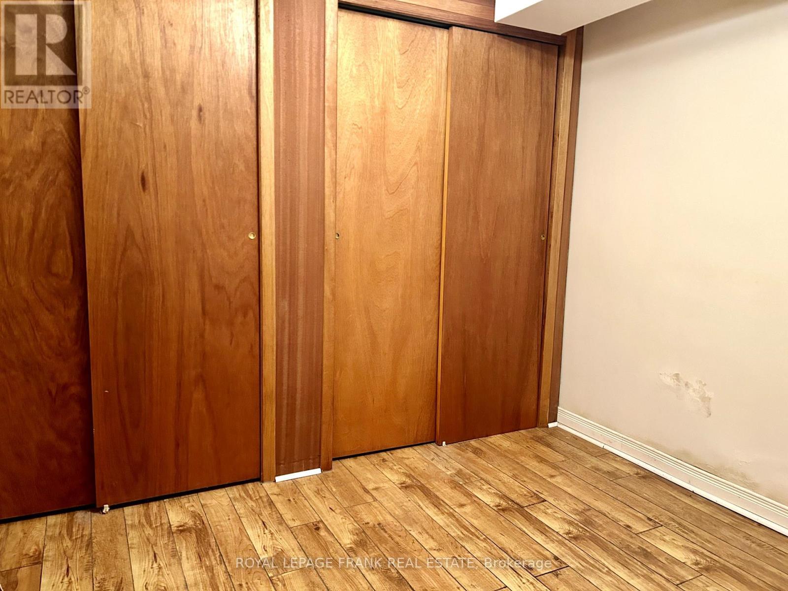 












4 PEARY PLACE

,
Peterborough (Northcrest Ward 5),




Ontario
K9H6Y5


