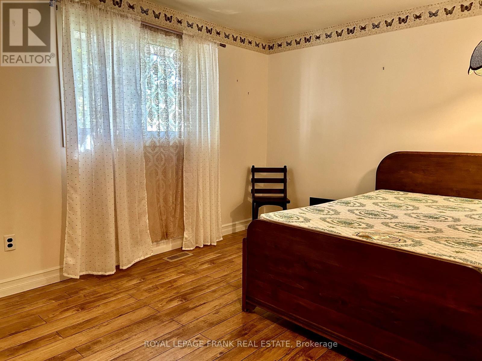 












4 PEARY PLACE

,
Peterborough (Northcrest Ward 5),




Ontario
K9H6Y5

