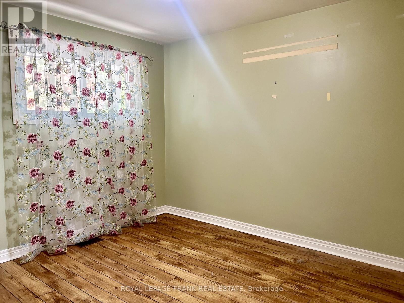 












4 PEARY PLACE

,
Peterborough (Northcrest Ward 5),




Ontario
K9H6Y5

