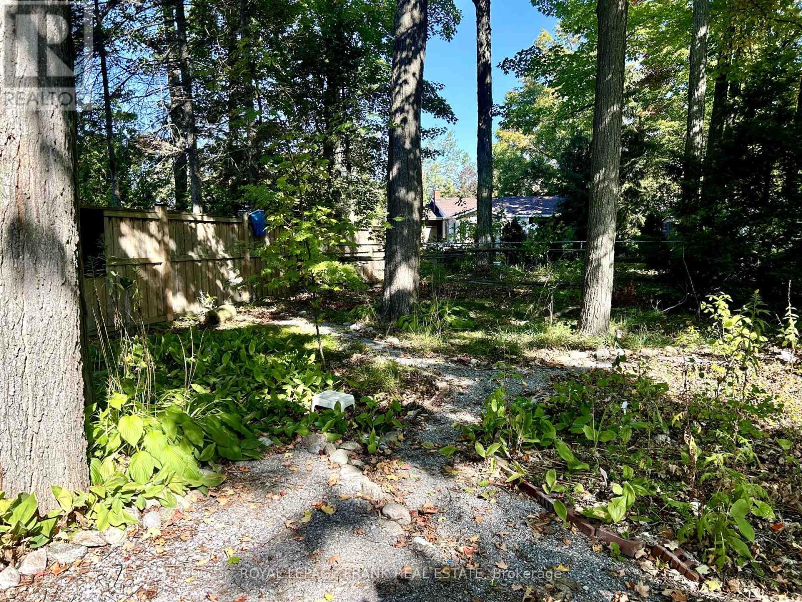 












4 PEARY PLACE

,
Peterborough (Northcrest Ward 5),




Ontario
K9H6Y5

