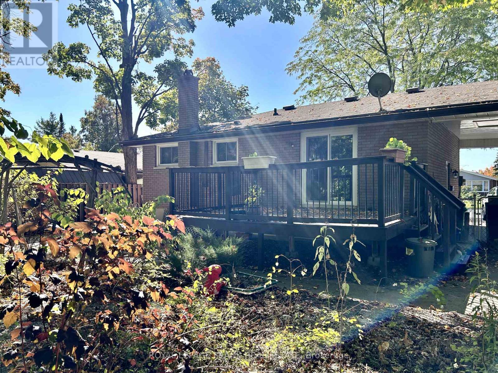 












4 PEARY PLACE

,
Peterborough (Northcrest Ward 5),




Ontario
K9H6Y5

