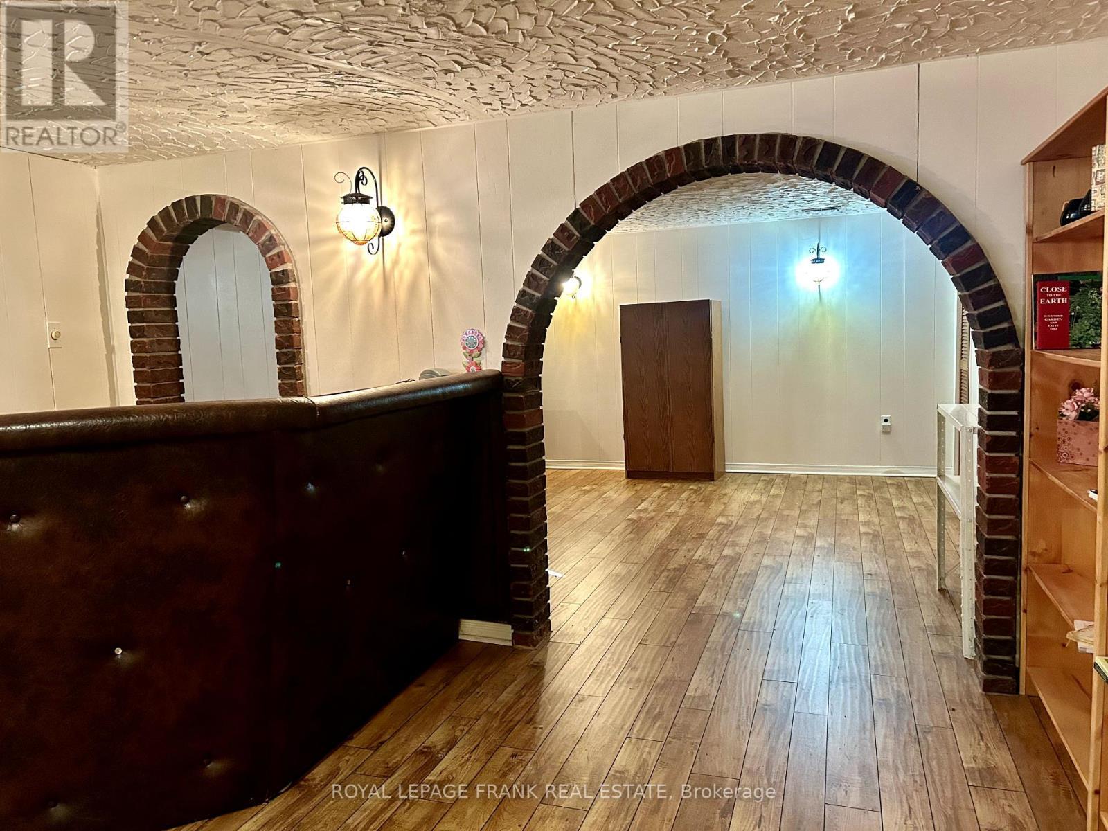 












4 PEARY PLACE

,
Peterborough (Northcrest Ward 5),




Ontario
K9H6Y5

