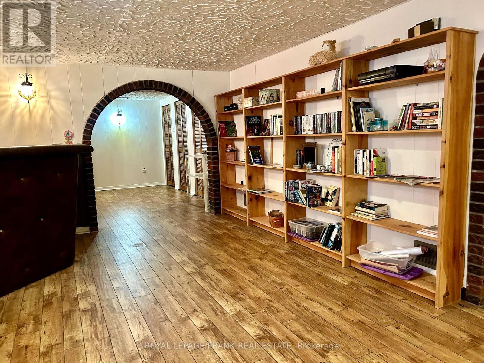 












4 PEARY PLACE

,
Peterborough (Northcrest Ward 5),




Ontario
K9H6Y5

