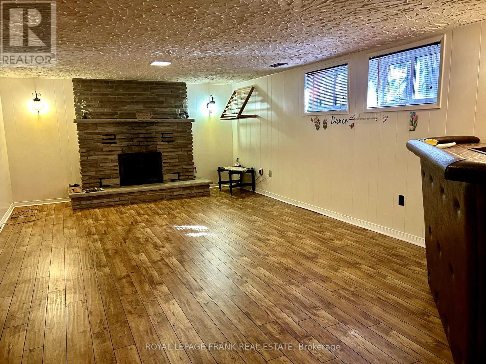 












4 PEARY PLACE

,
Peterborough (Northcrest Ward 5),




Ontario
K9H6Y5

