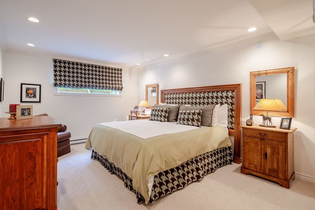 









120


Av. Nantel

,
Sainte-Agathe-des-Monts,




QC
J8C1E8

