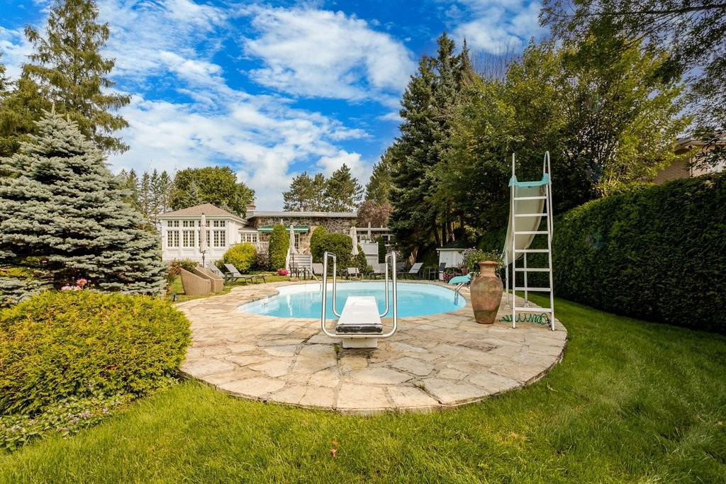 









120


Av. Nantel

,
Sainte-Agathe-des-Monts,




QC
J8C1E8

