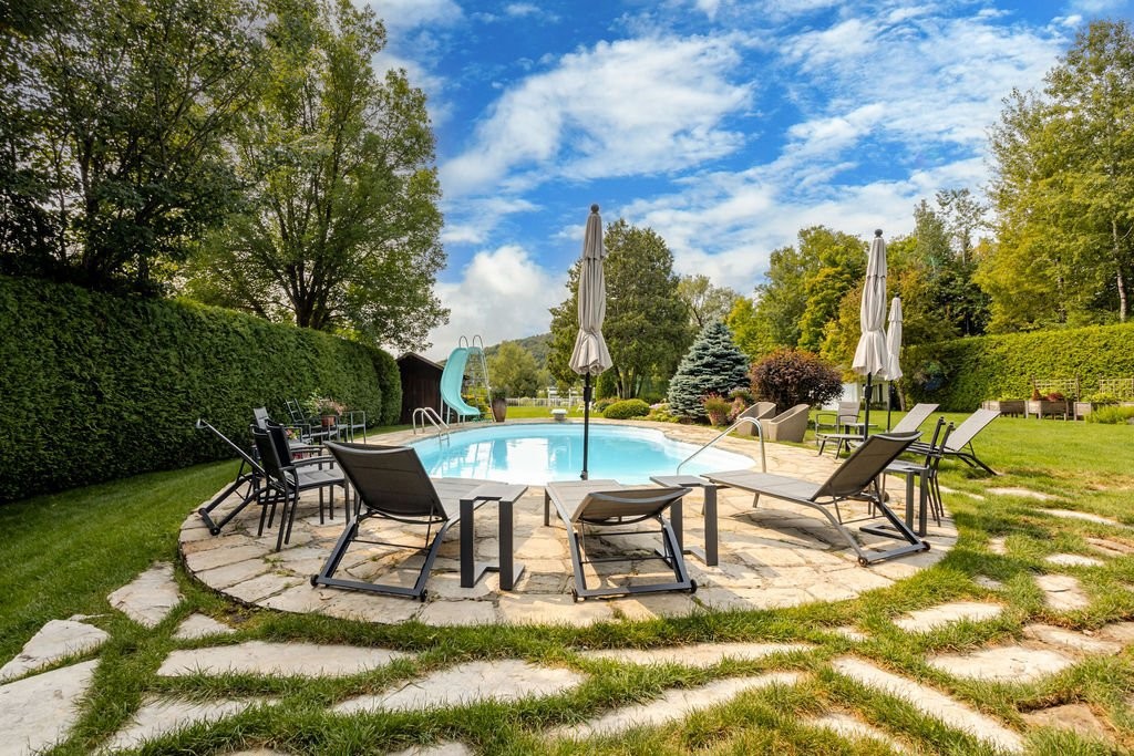 









120


Av. Nantel

,
Sainte-Agathe-des-Monts,




QC
J8C1E8

