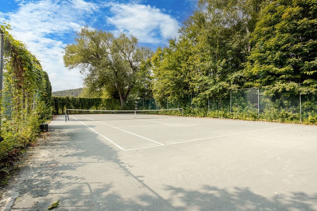 









120


Av. Nantel

,
Sainte-Agathe-des-Monts,




QC
J8C1E8

