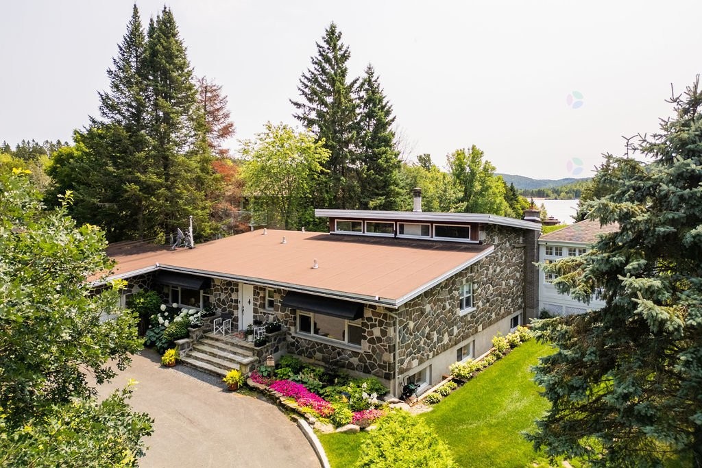 









120


Av. Nantel

,
Sainte-Agathe-des-Monts,




QC
J8C1E8

