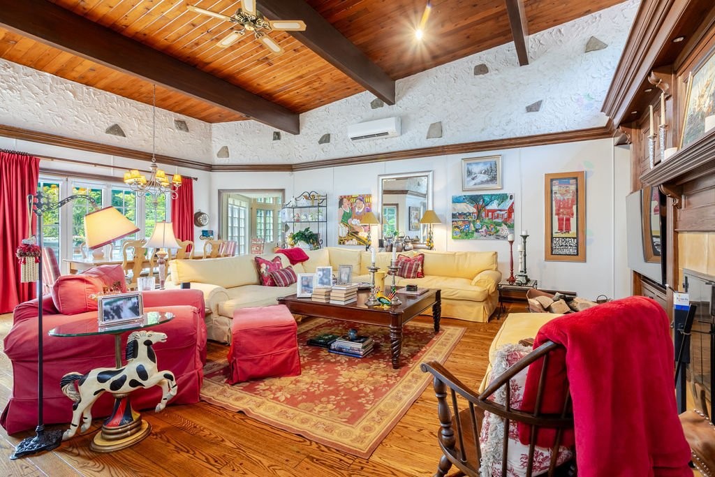 









120


Av. Nantel

,
Sainte-Agathe-des-Monts,




QC
J8C1E8

