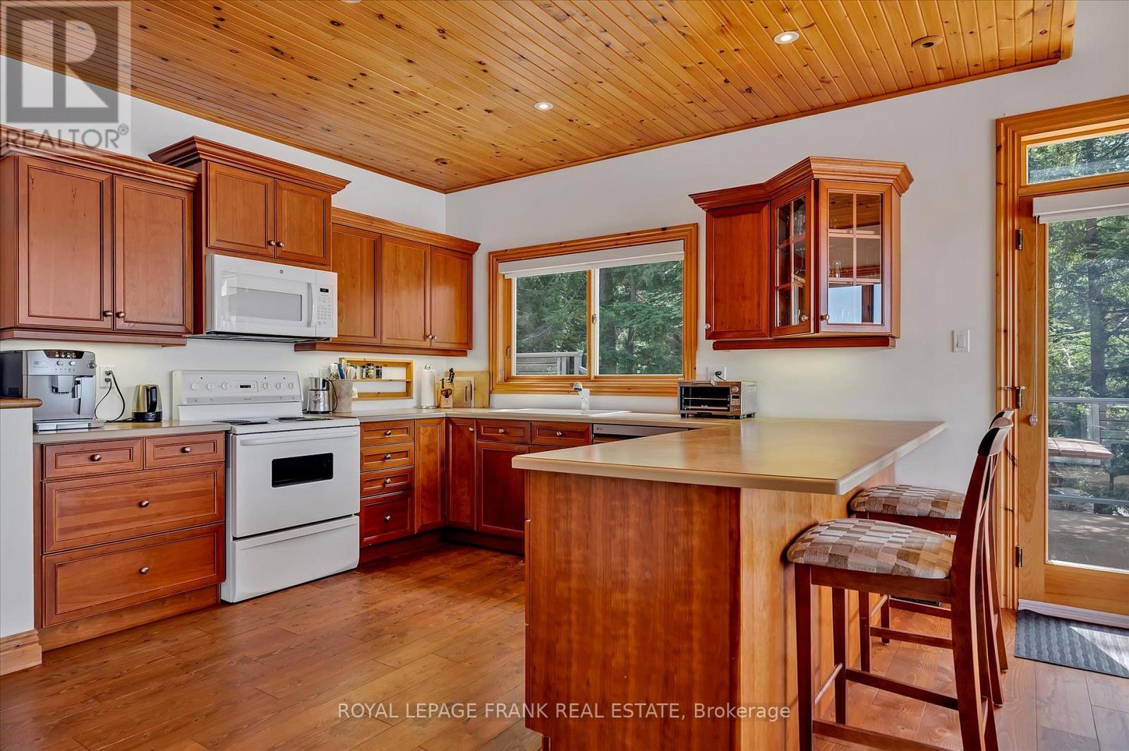 












484 JUNIPER ISLAND

,
Douro-Dummer,




Ontario
K0L2C0

