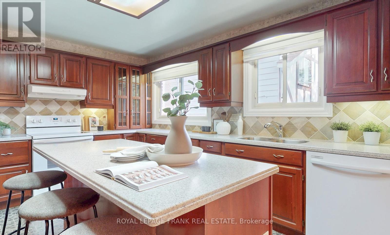 












655 BERMUDA AVENUE

,
Oshawa (Northglen),




Ontario
L1J6J4

