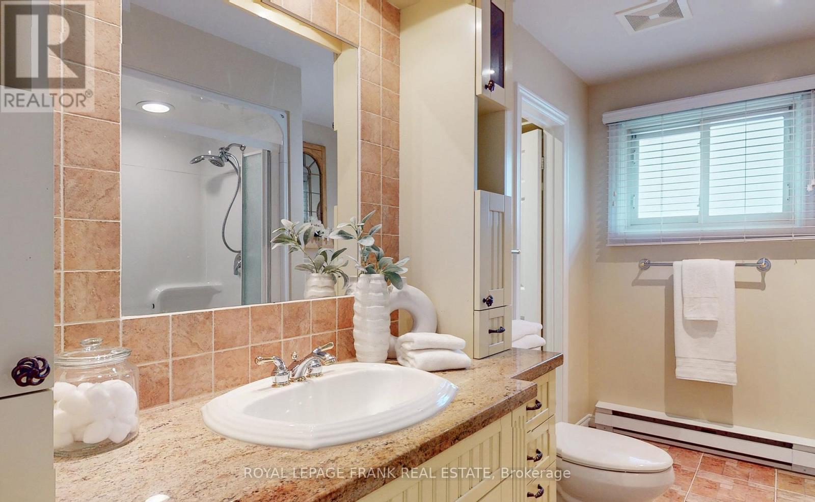 












655 BERMUDA AVENUE

,
Oshawa (Northglen),




Ontario
L1J6J4

