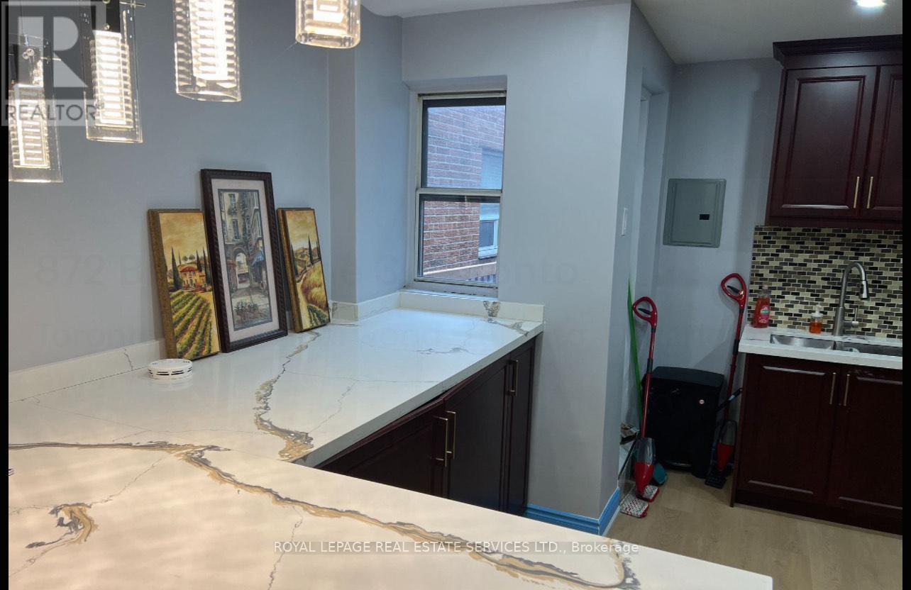 












4 - 872 BROWNS LINE

,
Toronto,




Ontario
M8W3W2

