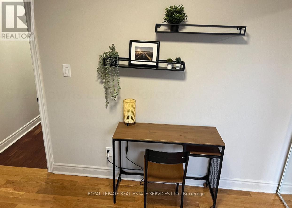 












4 - 872 BROWNS LINE

,
Toronto,




Ontario
M8W3W2

