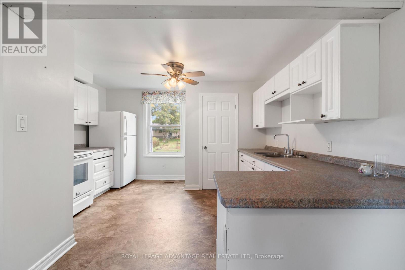 












79 BROADVIEW AVENUE W

,
Smiths Falls,




Ontario
K7A4L3

