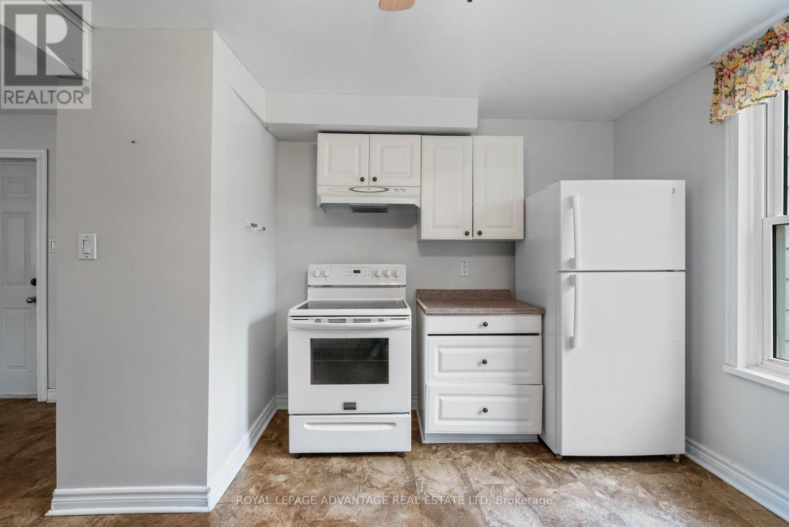 












79 BROADVIEW AVENUE W

,
Smiths Falls,




Ontario
K7A4L3

