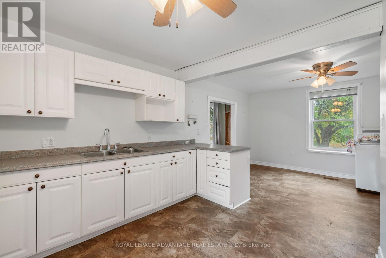 












79 BROADVIEW AVENUE W

,
Smiths Falls,




Ontario
K7A4L3

