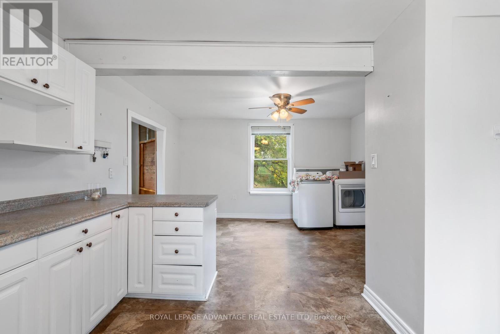 












79 BROADVIEW AVENUE W

,
Smiths Falls,




Ontario
K7A4L3


