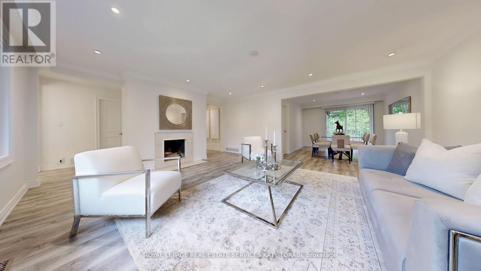 












15 FARRINGTON DRIVE

,
Toronto,




Ontario
M2L2B4

