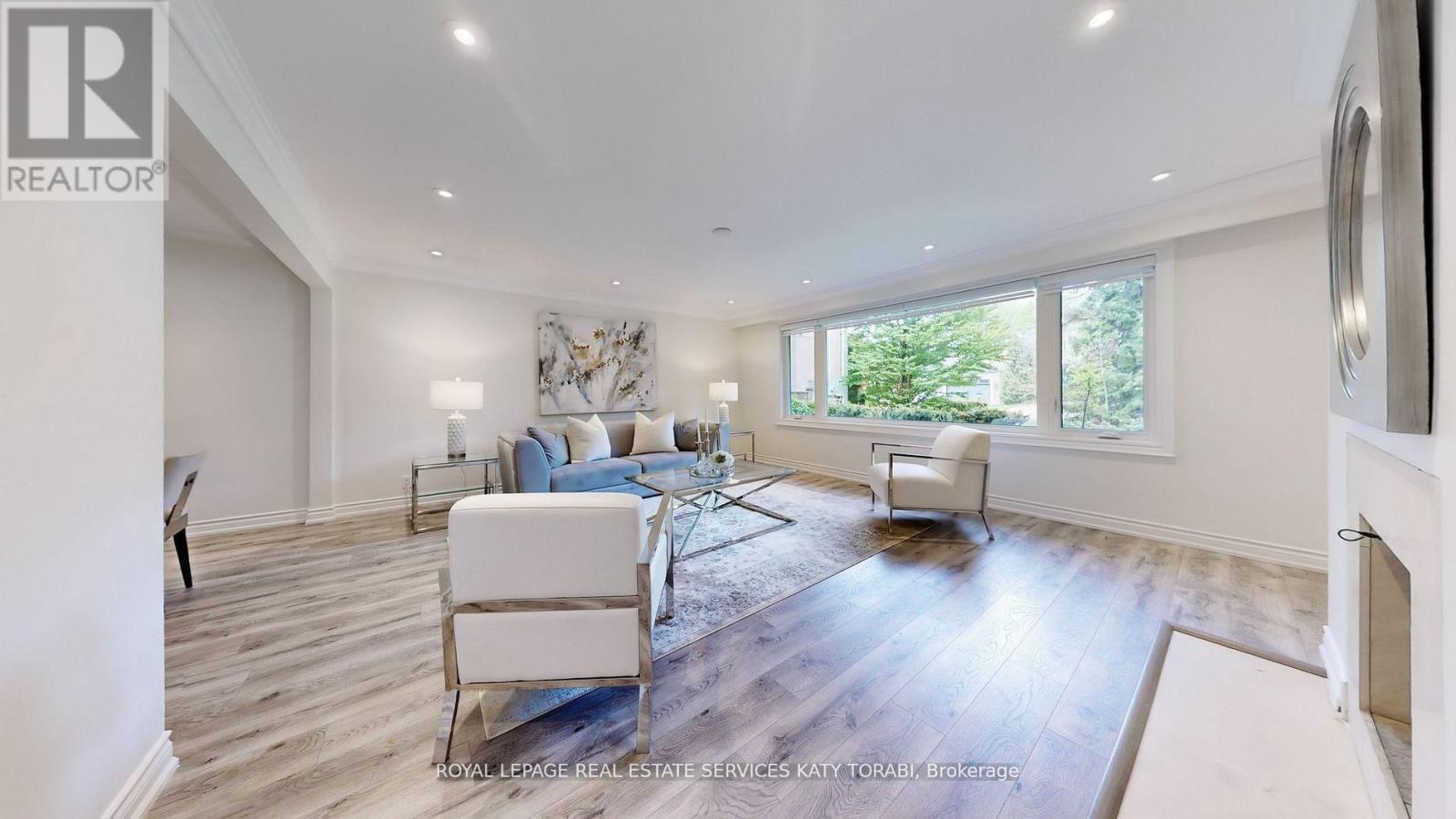 












15 FARRINGTON DRIVE

,
Toronto,




Ontario
M2L2B4

