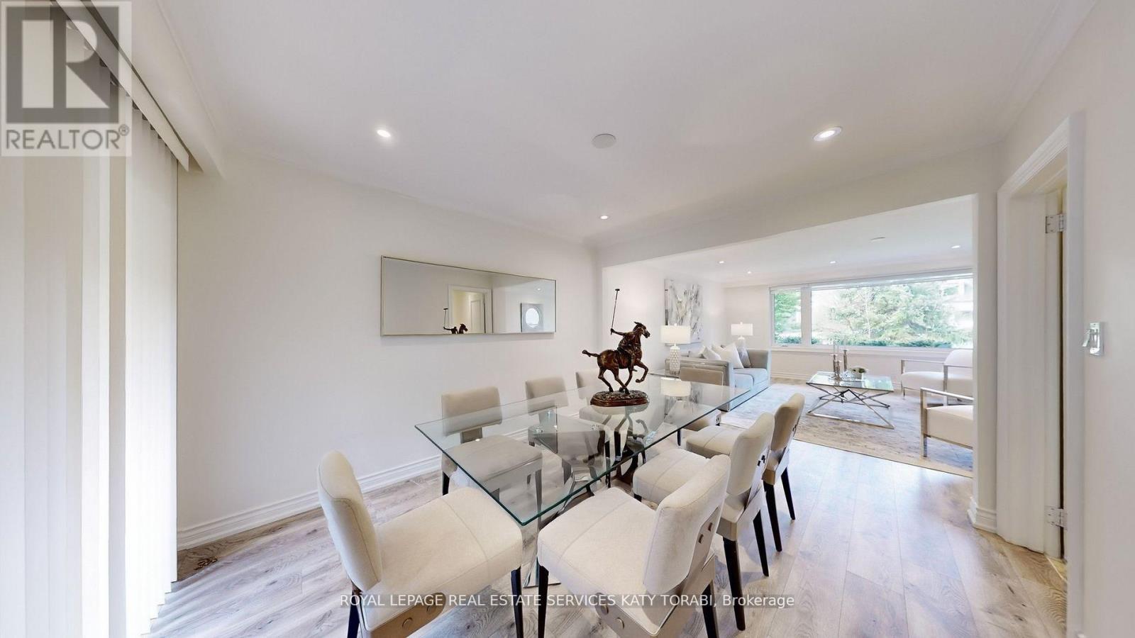 












15 FARRINGTON DRIVE

,
Toronto,




Ontario
M2L2B4

