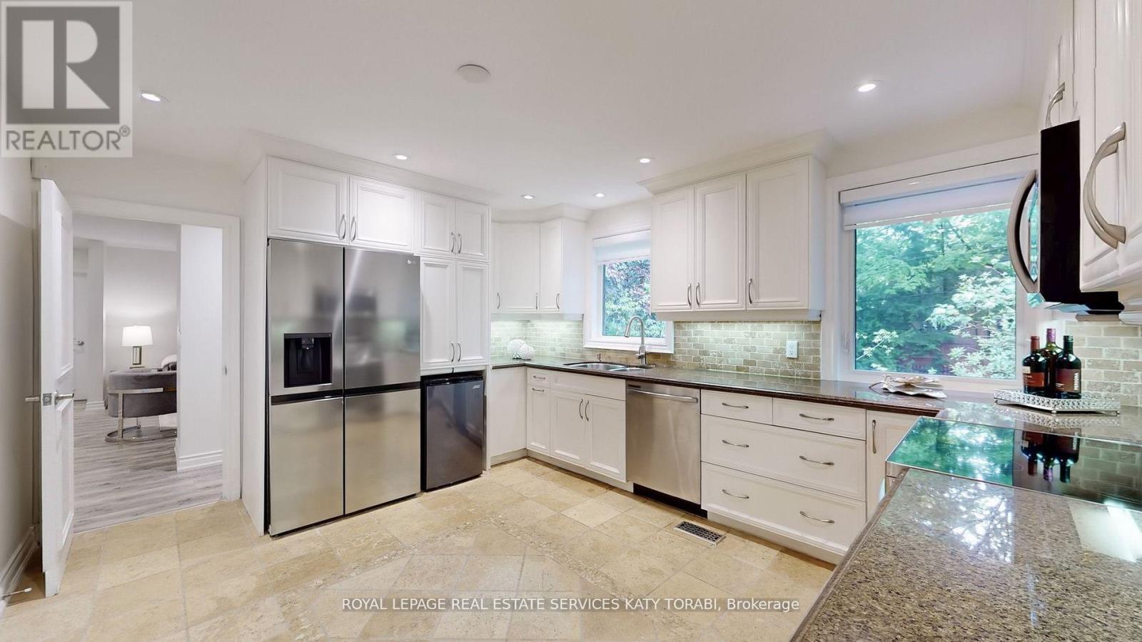 












15 FARRINGTON DRIVE

,
Toronto,




Ontario
M2L2B4

