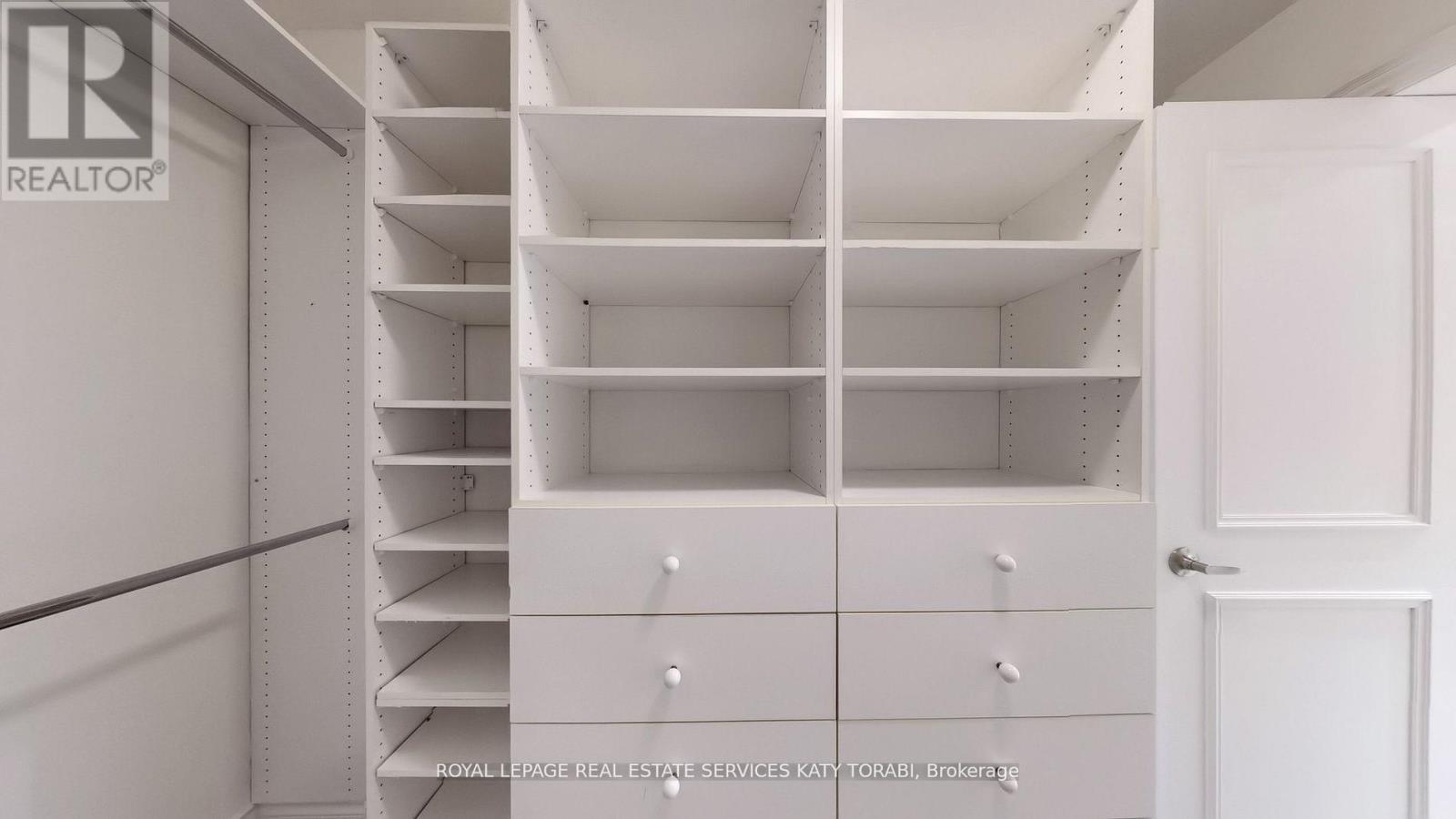 












15 FARRINGTON DRIVE

,
Toronto,




Ontario
M2L2B4

