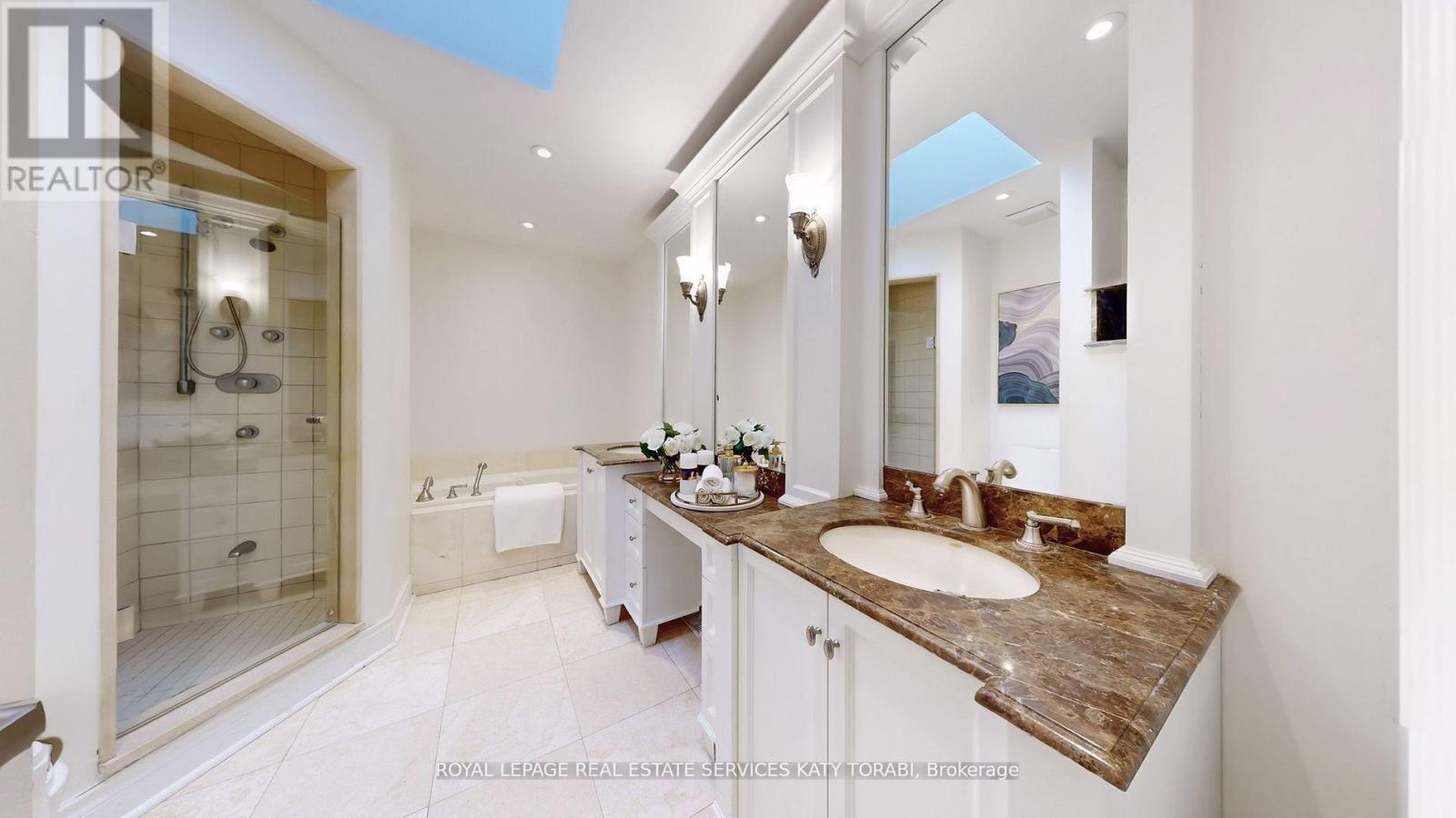 












15 FARRINGTON DRIVE

,
Toronto,




Ontario
M2L2B4

