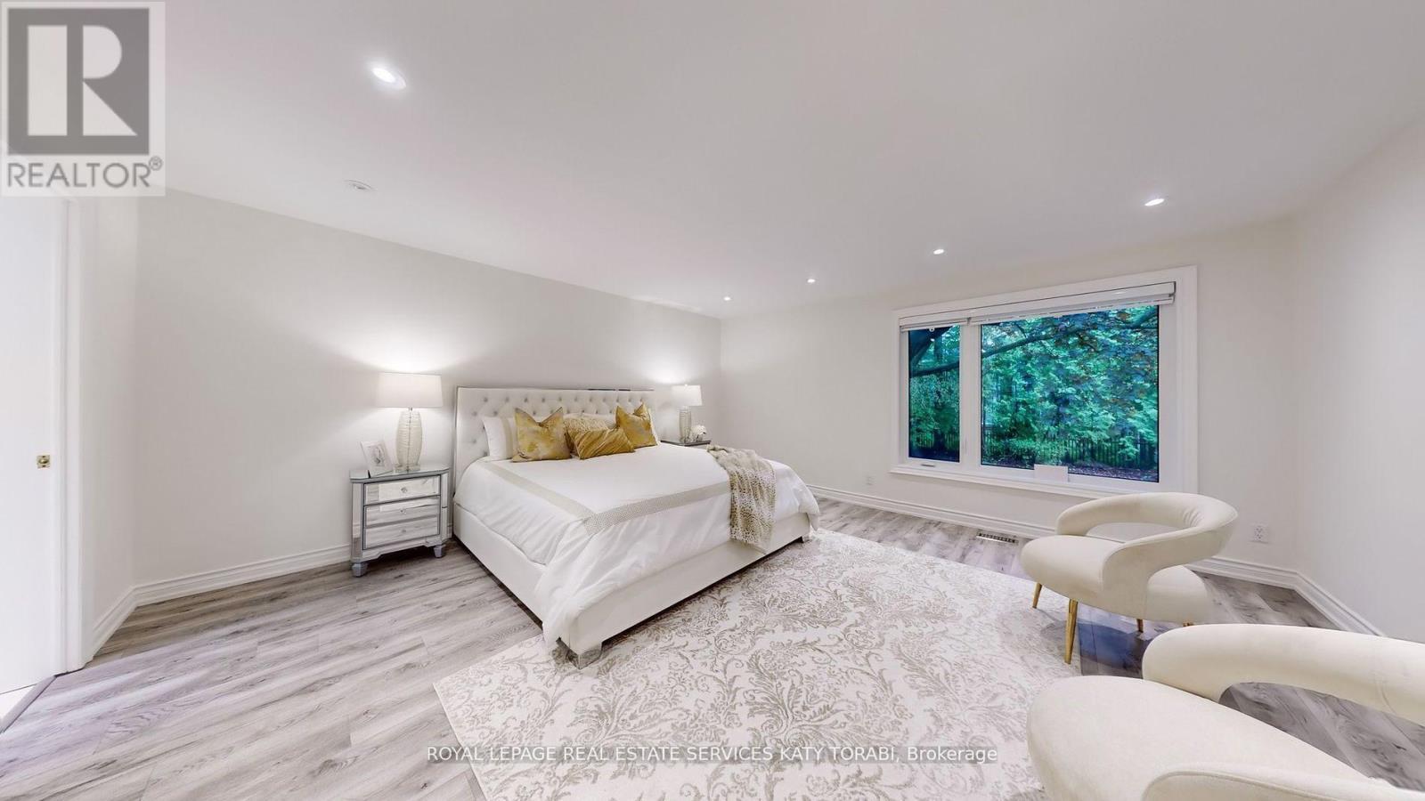 












15 FARRINGTON DRIVE

,
Toronto,




Ontario
M2L2B4

