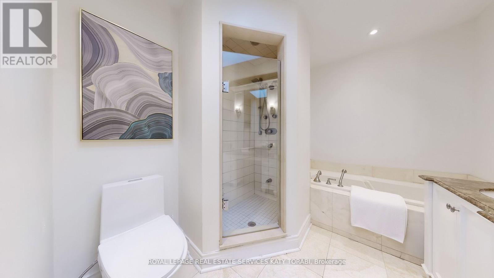 












15 FARRINGTON DRIVE

,
Toronto,




Ontario
M2L2B4

