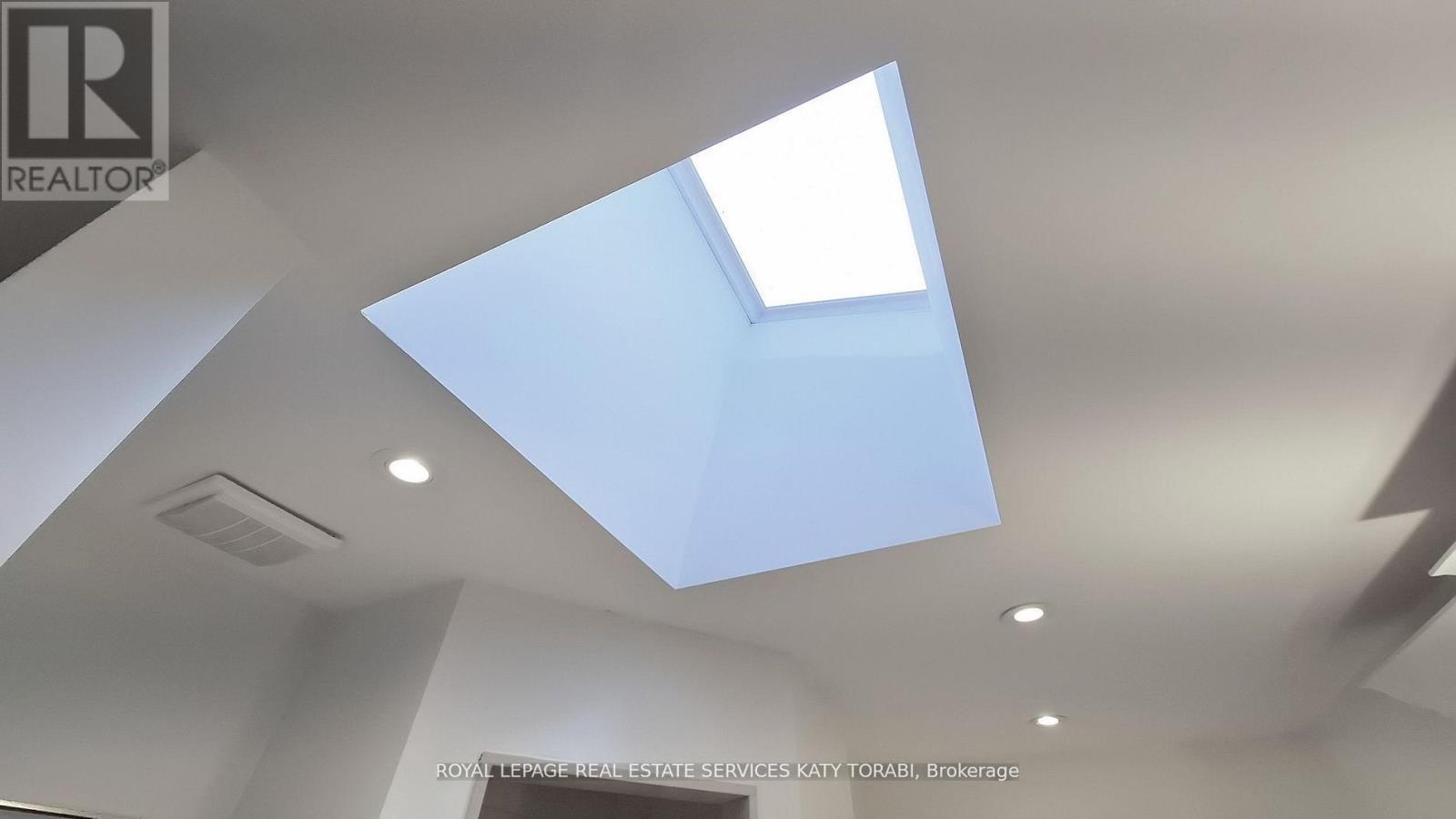 












15 FARRINGTON DRIVE

,
Toronto,




Ontario
M2L2B4

