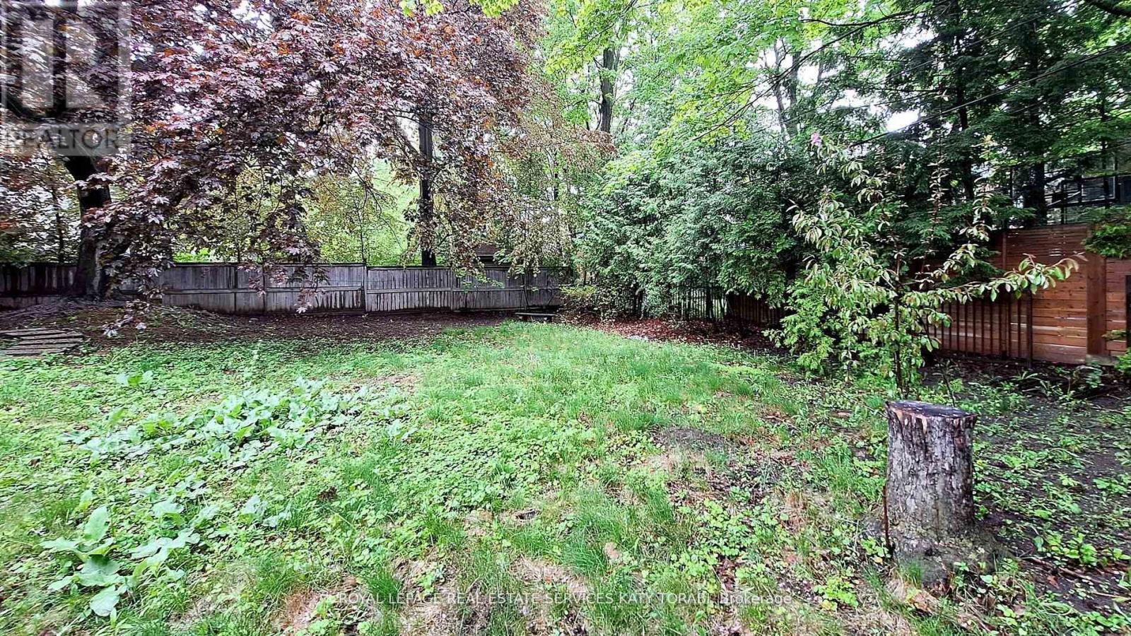 












15 FARRINGTON DRIVE

,
Toronto,




Ontario
M2L2B4

